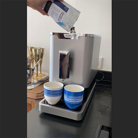 L'Odeur de la Brûlerie - LOB - Machine automatique Scott Slimissimo avec sachet de café versé